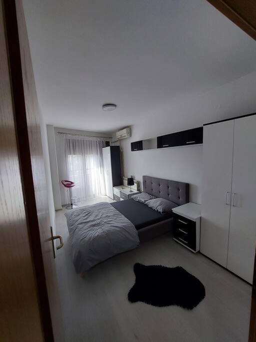 City Center Chic, Urban Apartment Skopje Exterior photo